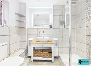 En Suite - click for photo gallery